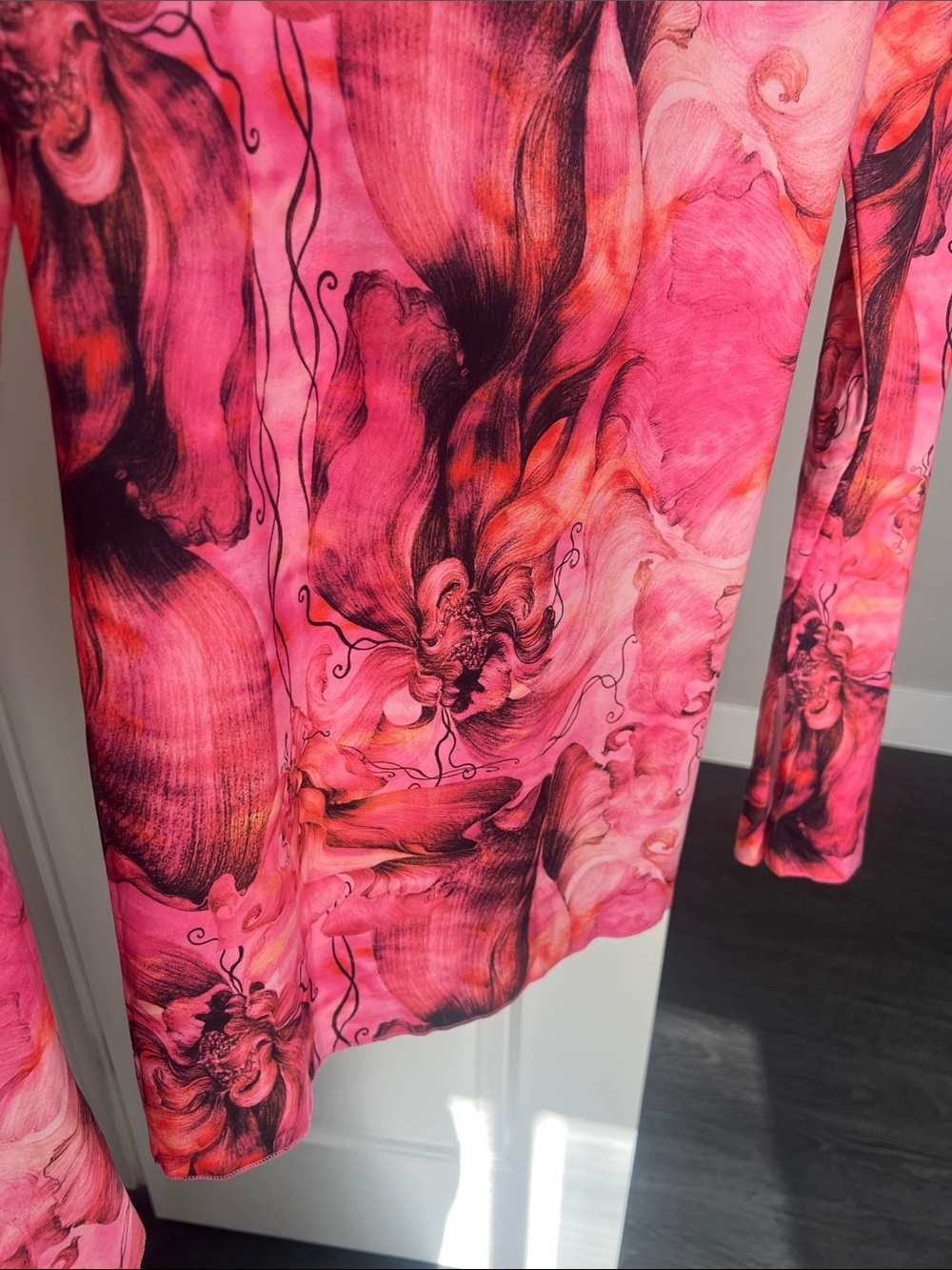 Women's Pink Abstract Print Long Sleeve dress - Picture 5 of 5